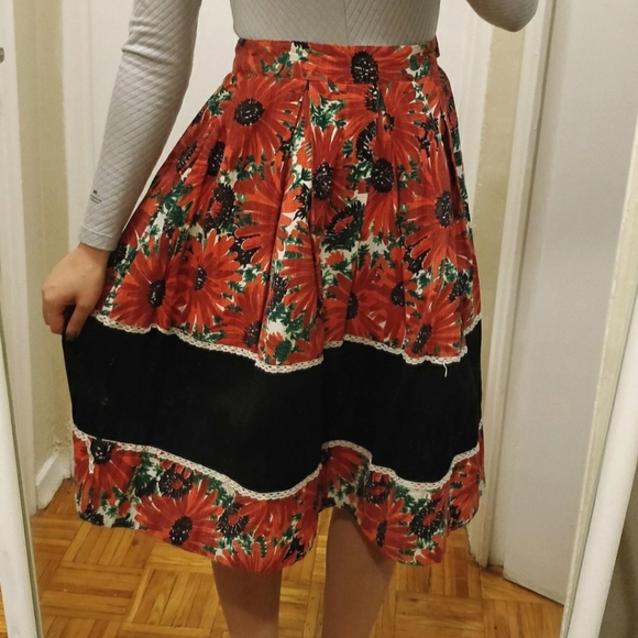 Vintage dirndl skirt - Picture 3 of 3